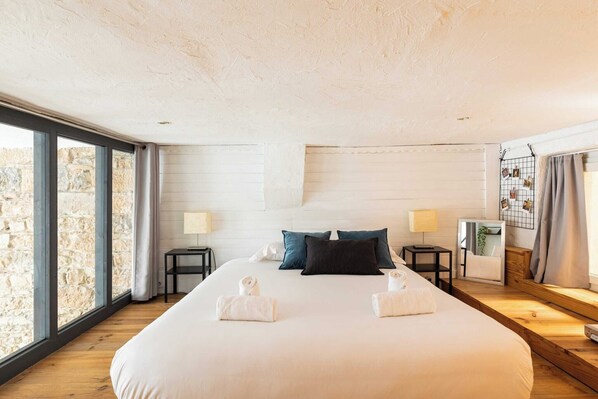 2 bedrooms, desk, iron/ironing board, free WiFi