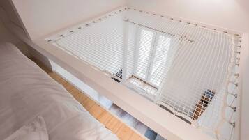 1 slaapkamer, een strijkplank/strijkijzer, wifi, beddengoed