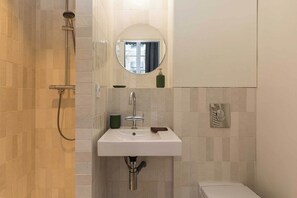 Dusch, hårtork och handdukar