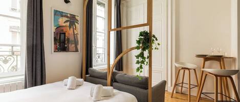 Fer et planche à repasser, Wi-Fi gratuit, draps fournis