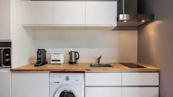 Fridge, microwave, stovetop, coffee/tea maker