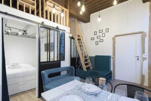 2 Schlafzimmer, BĂŒgeleisen/BĂŒgelbrett, Internetzugang, BettwĂ€sche