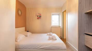 1 bedroom, iron/ironing board, Internet, bed sheets