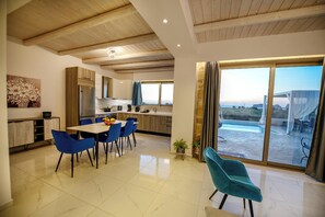 In-room dining - Koukis Villa With Sea View (Kissamos)