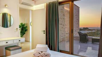 Villa, Sea View | Blackout drapes, iron/ironing board, free cribs/infant beds, free WiFi