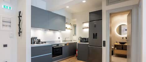 Deluxe Apartment, Balcony, City View | Private kitchen