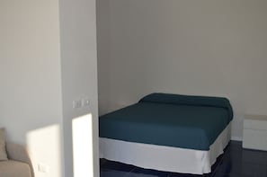 1 bedroom, WiFi, bed sheets - Lavender studio apartment, nestled in the sand dunes, 20m from the beach. (Monaco Mirante)