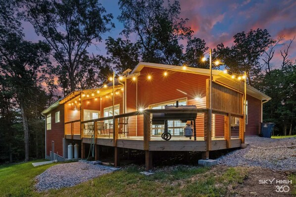 Unclassified image, 1 of 41, button