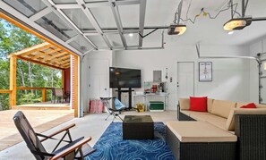 Unclassified image, 3 of 41, button