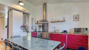 Fridge, oven, dishwasher, coffee/tea maker - 2-Bedroom Duplex Apartment in Menthon-Saint-Bernard (Menthon-Saint-Bernard)