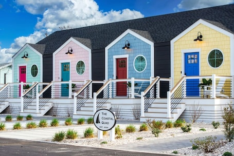 Exterior. Coastal Quad: Hot Tubs | Mini Golf | Arcade | Gym