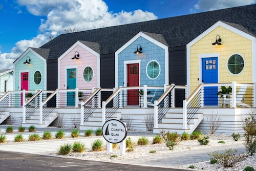 Coastal Quad: Hot Tubs | Mini Golf | Arcade | Gym