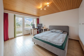 4 bedrooms, WiFi, bed sheets