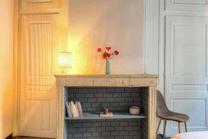 1 chambre, fer et planche à repasser, draps fournis