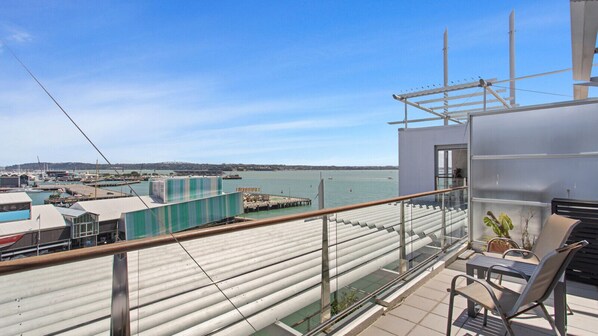 Unclassified image, 1 of 15, button