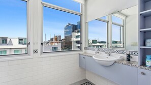 Unclassified image, 4 of 15, button