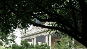 Terrace/patio - Mansion Queen, Hotel Ella, Historic Elegance, Modern Comforts, Central Location (Austin)