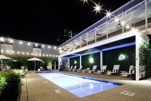 Pool - Historic Elegance Meets Modern Comfort – Enjoy On-Site Dining & Bar (Austin)