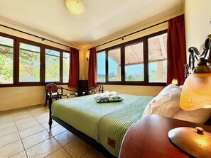 3 chambres, fer et planche à repasser, lit parapluie, Wi-Fi gratuit