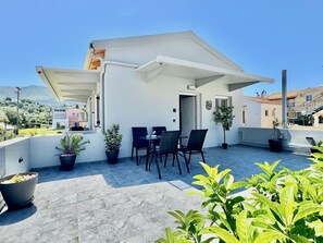 Outdoor dining - Acharavi Central Apartment (Acharavi)