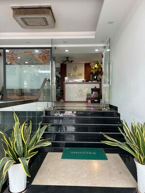 Property entrance - Thu Ha Hotel (Ho Chi Minh City)