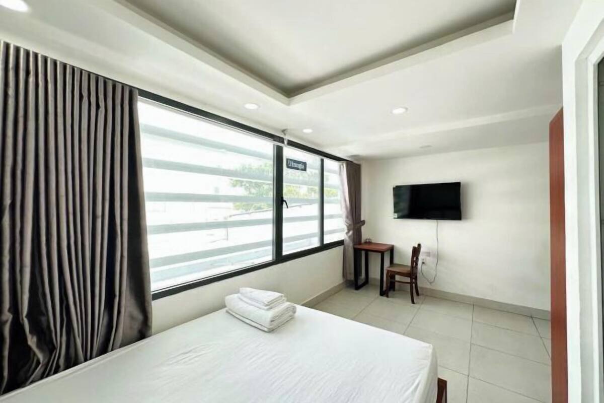 Free WiFi, bed sheets