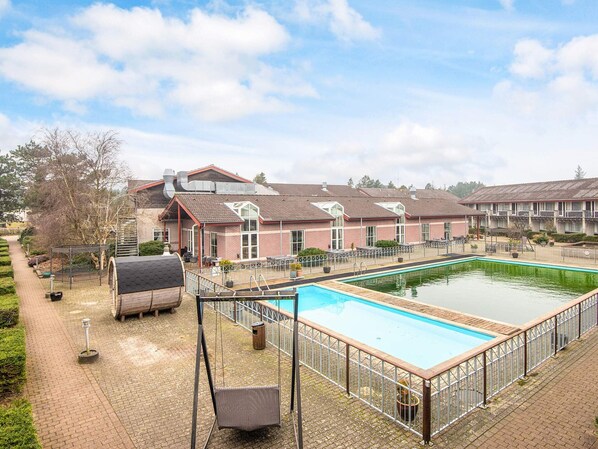 House | Pool