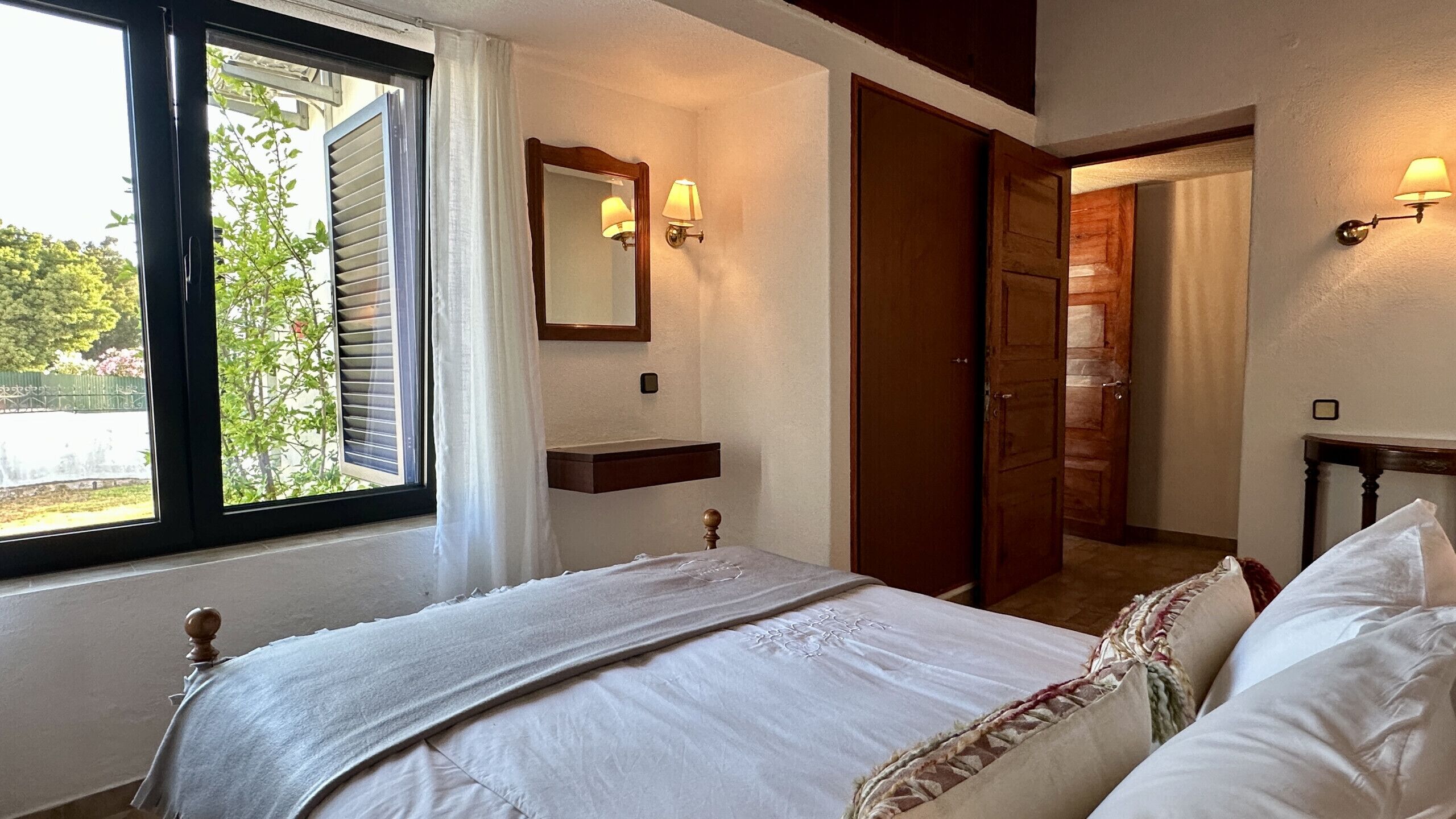 4 dormitorios, tabla de planchar con plancha, wifi gratis y ropa de cama