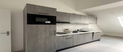 Fridge, microwave, stovetop, dishwasher