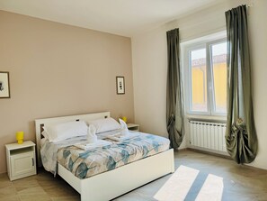 2 quartos, ferros/tábuas de passar roupa, Wi-Fi, roupa de cama