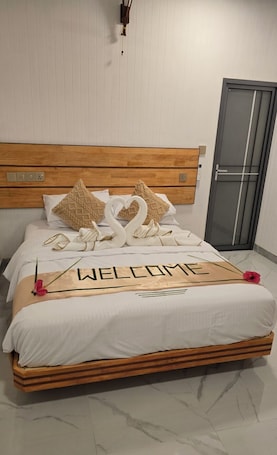 2 bedrooms, WiFi. Charming 2-bedroom bed & breakfast in lovely Felidhoo with AC