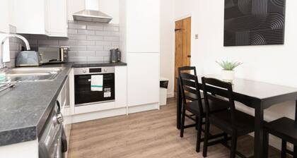 Charming Home 3mins from Manchester Airport