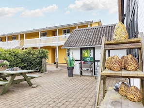 Apartment | Tempat makan luar