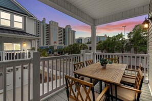 Outdoor dining - DriftMint- Ocean View- Dog friendly, Garage (Myrtle Beach)