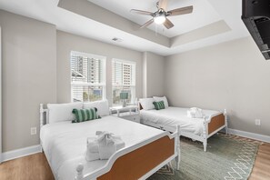 5 bedrooms, iron/ironing board, internet, bed sheets