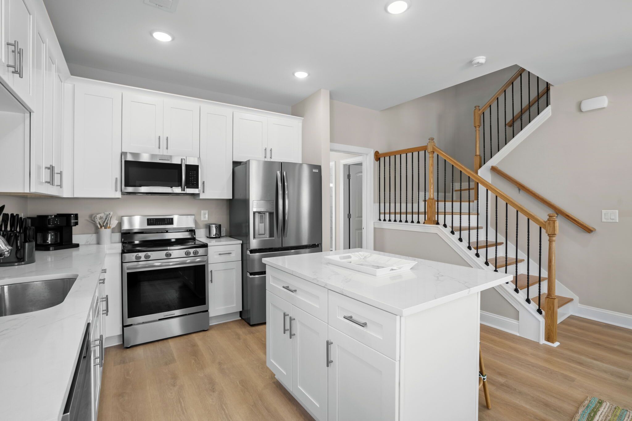 Refrigerador, microondas, horno y parrilla de estufa 