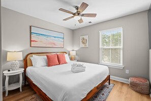 5 bedrooms, iron/ironing board, internet, bed sheets
