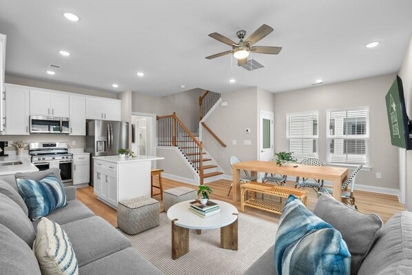 Interior - Sea Level - Across from Ocean, Dog Friendly, Gara (Myrtle Beach)