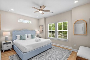 5 bedrooms, iron/ironing board, internet, bed sheets - Sea Level - Across from Ocean, Dog Friendly, Gara (Myrtle Beach)