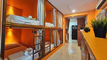 Iron/ironing board, free WiFi