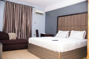 Habitación individual, balcón, vistas al patio | Wifi gratis