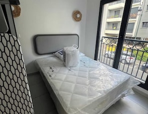 Apartment | 1 bedroom, laptop workspace, iron/ironing board, bed sheets