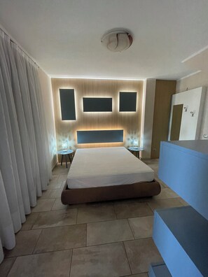1 室のベッドルーム、WiFi、ベッドシーツ