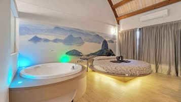 Superior-Studiosuite, 1 King-Bett, Balkon | Hochwertige Bettwaren, Betten mit Memory-Foam-Matratzen, Zimmersafe