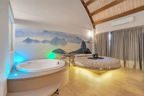 Superior Studio Suite, 1 King Bed, Balcony