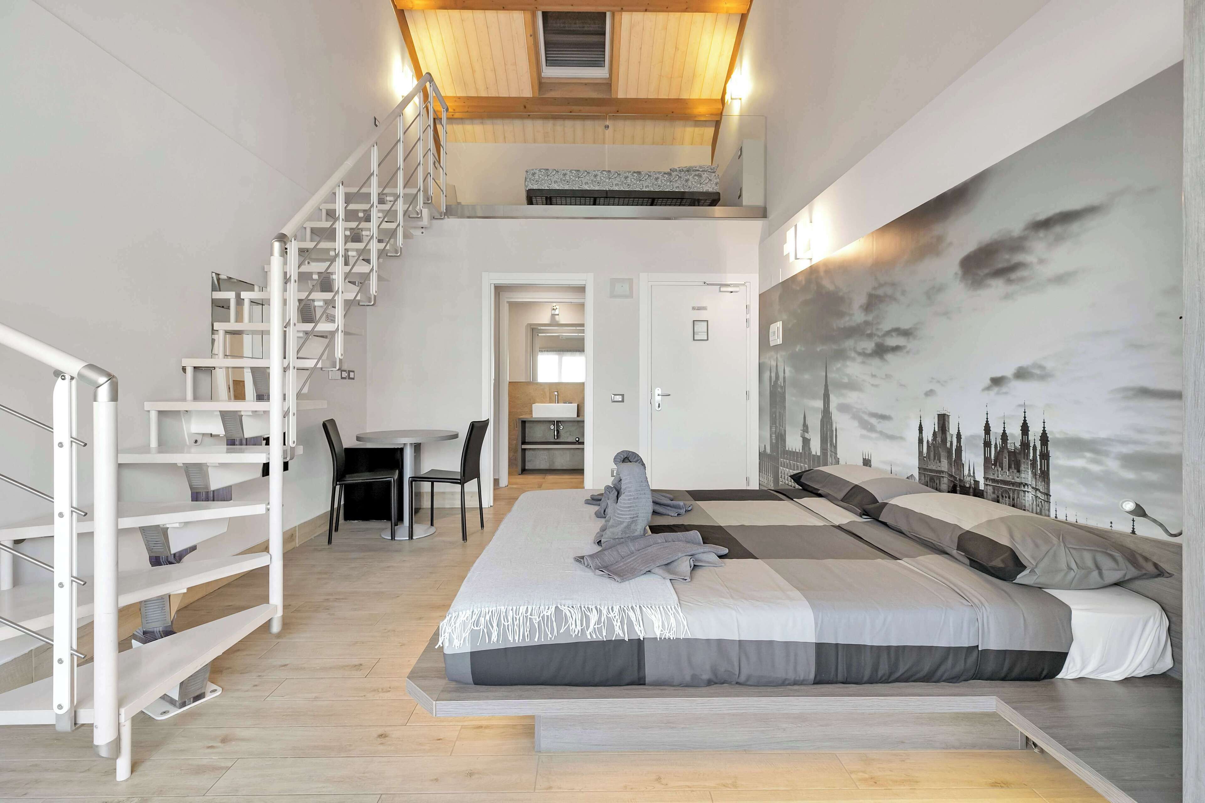 Junior Studio Suite, Balcony, Courtyard View | Premium bedding, memory foam beds, in-room safe, desk