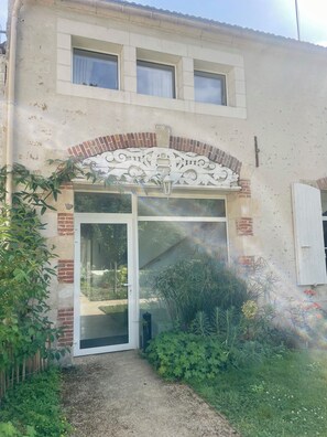 Exterior detail - Amazing Property 4* : 300m2 - 15mn from the beach, heated pool, 15 pers. (Saint-Cyr-en-Talmondais)