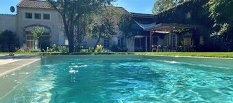 Amazing Property 4* : 300m2 - 15mn from the beach, heated pool, 15 pers.