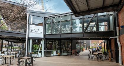 Spacious Modern 3BR Townhouse Close to CBD | Parking