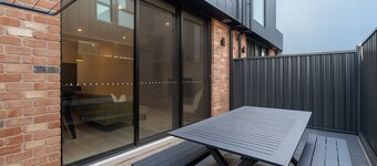 Stylish 3BR | Free Parking & Desk | Minutes to CBD and Walk to Plant 4